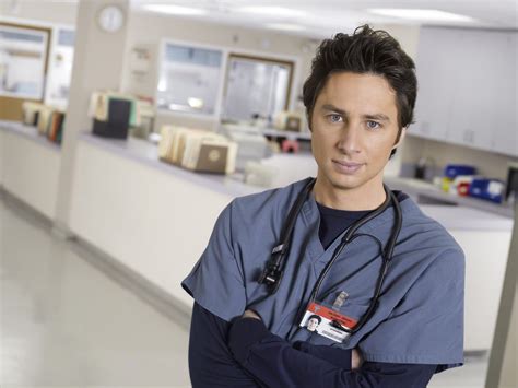 ¿Qué tal una dosis de nostalgia con Scrubs? La comedia médica que conquistó corazones con su humor irreverente y personajes entrañables!